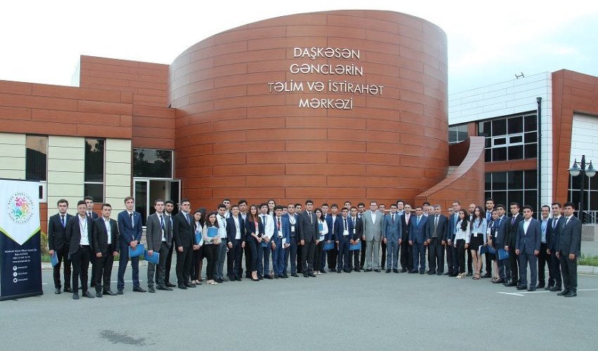 Könüllülər Parlamenti öz işinə başladı - FOTOLAR