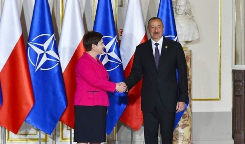 İlham Əliyev Varşavada naharda iştirak etdi