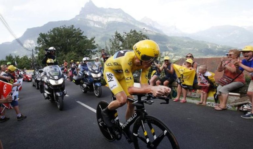 Chris Froome wins stage 18 to extend overall lead