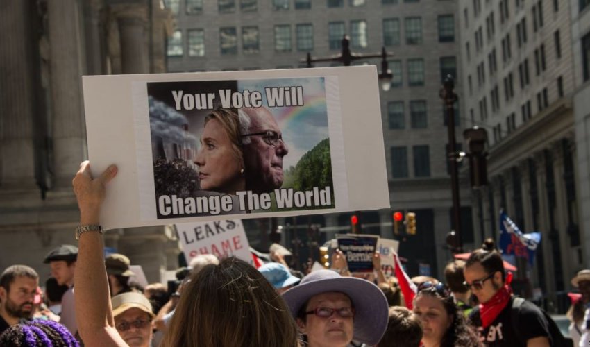 Sanders: “Clinton ABŞ-ın növbəti prezidenti olmalıdır”
