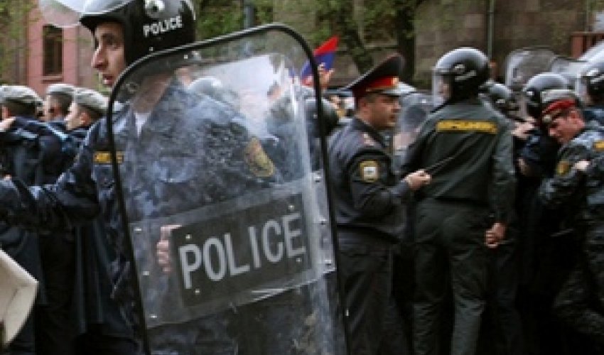 Two members of group that seized Yerevan police station surrender after gunfight Two members of group that seized Yerevan police station surrender after gunfight