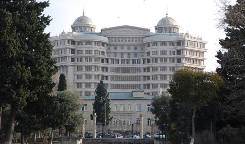 Tibb Universitetinin klinikasının baş direktoru işdən çıxdı