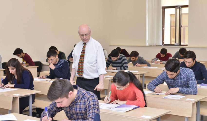 Jurnalistikaya qəbul olmaq istəyənlər üçün qabiliyyət imtahanı keçirilir Jurnalistikaya qəbul olmaq istəyənlər üçün qabiliyyət imtahanı keçirilir
