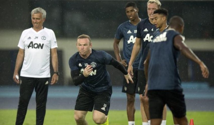 Wayne Rooney predicts return of 'old Manchester United' under Jose Mourinho