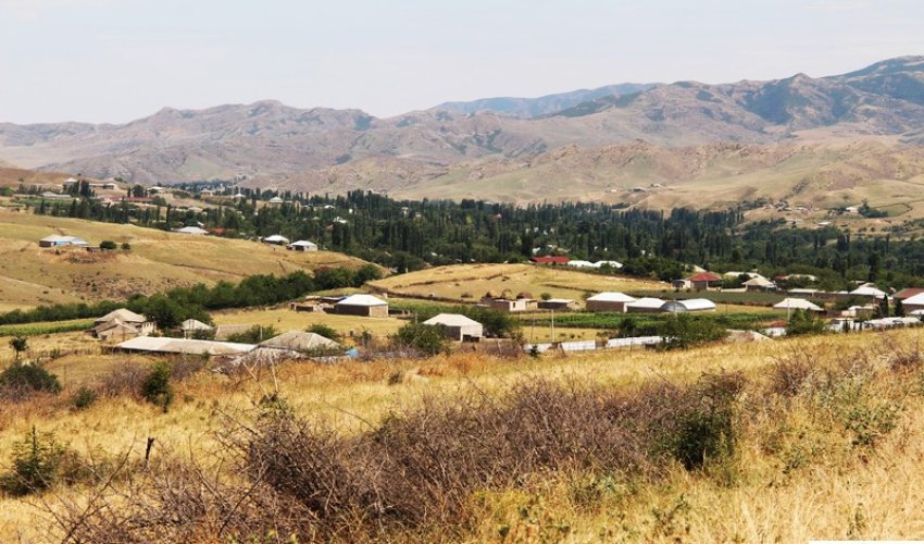 Cəbhəyə gedən yolda - FOTOLAR Cəbhəyə gedən yolda - FOTOLAR