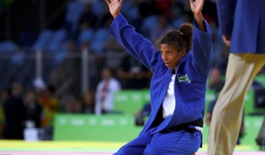 Judo: Silva wins first gold for host country Brazil