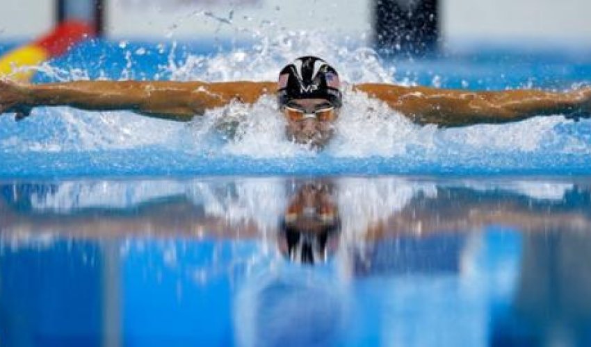 Michael Phelps beats Ryan Lochte to win 22nd gold