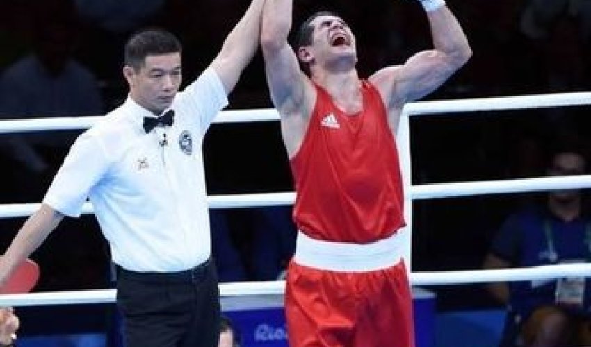 Azerbaijani boxer in semifinals at Rio 2016