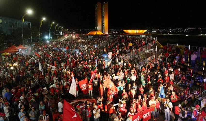Braziliyada prezident tərəfdarları ilə polis arasında toqquşma - FOTOLAR