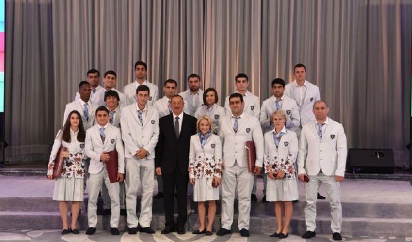 İlham Əliyev olimpiyaçılarla görüşüb