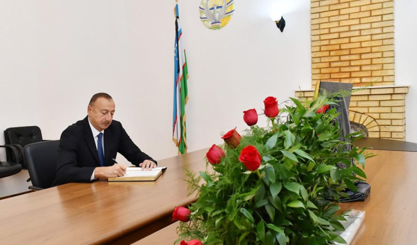 İlham Əliyev Özbəkistanın ölkəmizdəki səfirliyində olub
