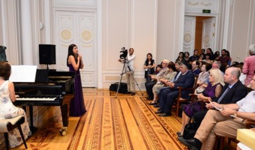 Young Israeli singers give concert in Baku