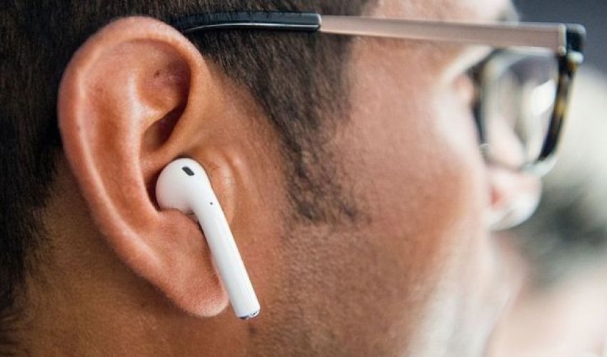 iPhone 7, Airpods and courage: the internet reacts