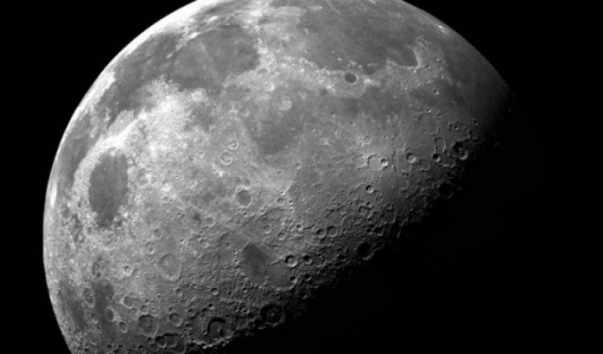 Ufoloq Ayda həyat aşkarladığını iddia edir Ufoloq Ayda həyat aşkarladığını iddia edir