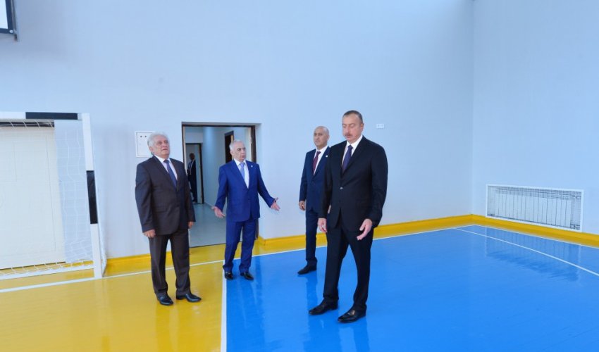İlham Əliyev 12 nömrəli orta məktəb üçün tikilmiş yeni tədris korpusunda