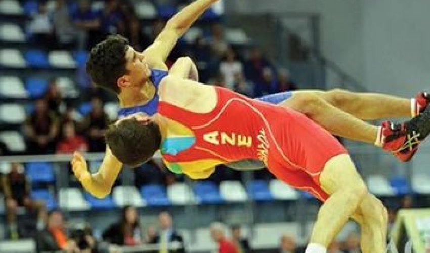 Junior Azerbaijani wrestler crowned world champion