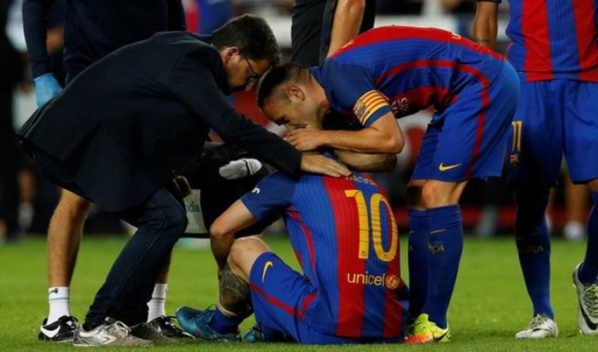 Lionel Messi: Barcelona striker ruled out for three weeks