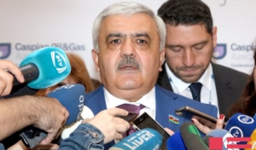 Rövnəq Abdullayev: 