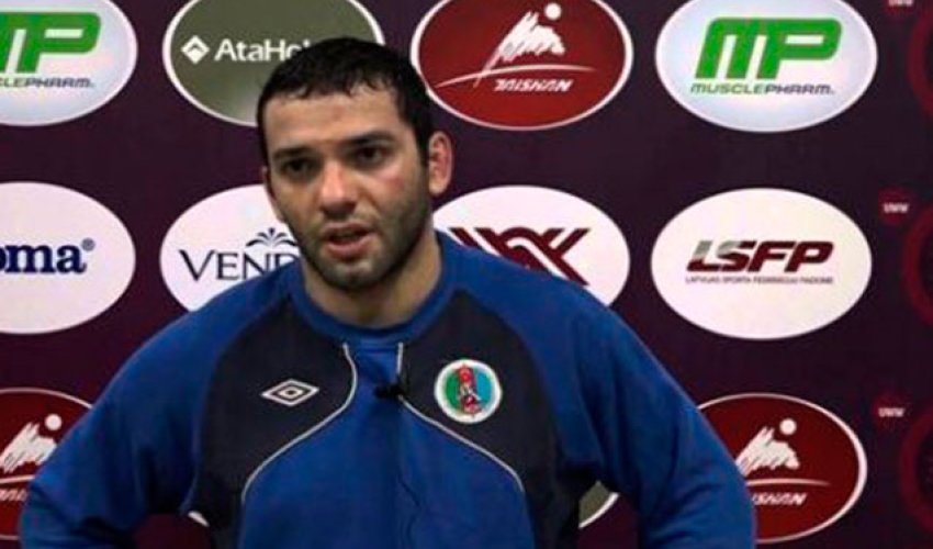 Azərbaycanlı idmançıya 200 qramlıq qızıl medal verdilər - FOTO Azərbaycanlı idmançıya 200 qramlıq qızıl medal verdilər - FOTO