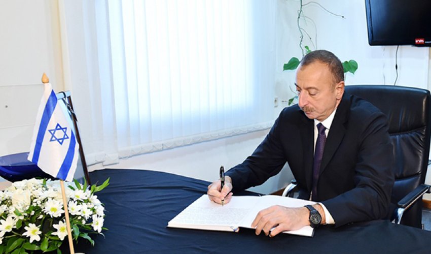 İlham Əliyev İsrail səfirliyində olub