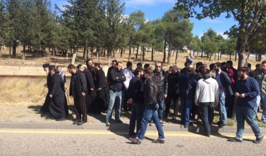 Gürcülər Papanın gəlişinə etiraz edir - FOTOLAR