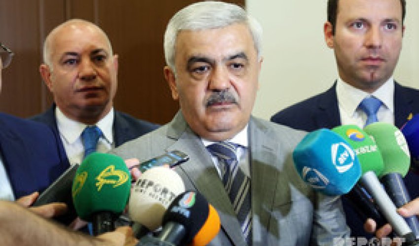 Rövnəq Abdullayev: 