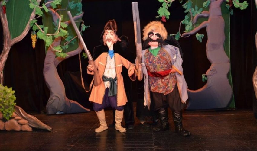 “Qırmızıpapaq” Kukla Teatrında