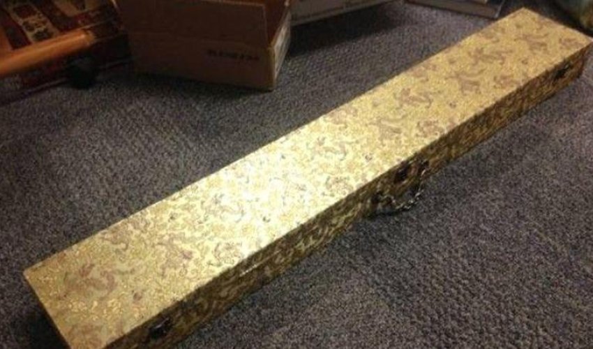 Zibillikdən tapdığı qutunun içindən çıxanlar heyrətləndirdi - FOTOLAR