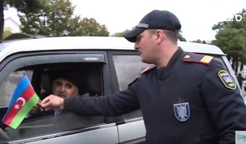 Yol polisindən sürücülərə “sürpriz” – VİDEO Yol polisindən sürücülərə “sürpriz” – VİDEO