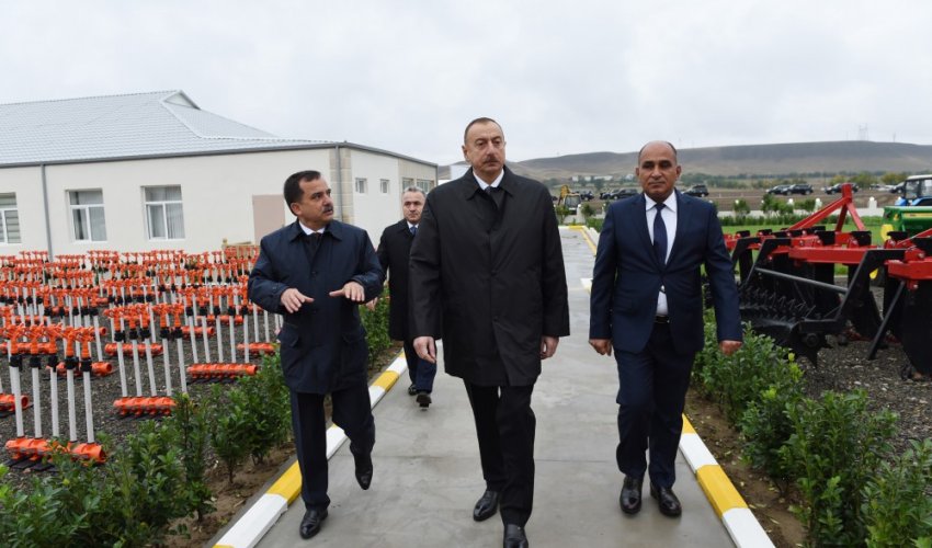 İlham Əliyev Qazaxda fermer təsərrüfatının təqdimatında