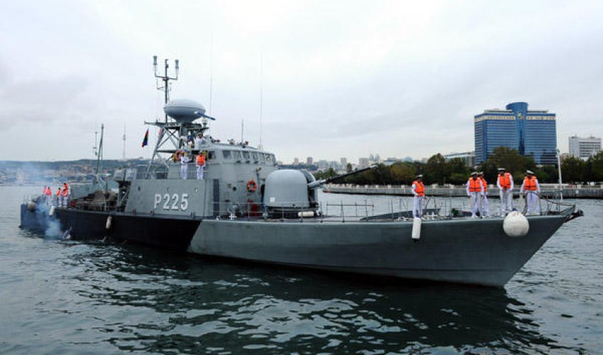 Iranian warships docks in Baku Iranian warships docks in Baku