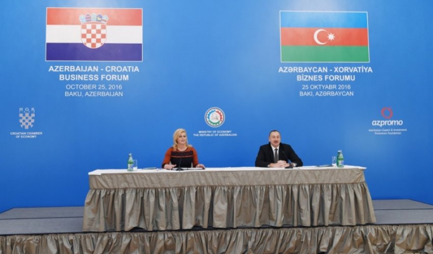 İlham Əliyev biznes forumda iştirak edib - FOTO