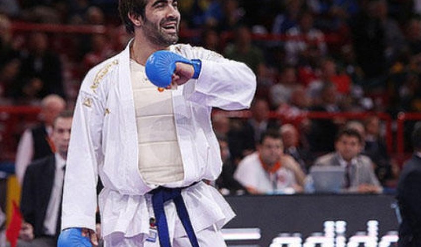 Rafael Ağayev erməninin kürəyini yerə çırpdı - VİDEO