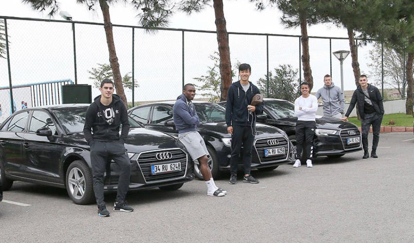 Ramil Şeydayevə avtomobil hədiyyə edildi - FOTO