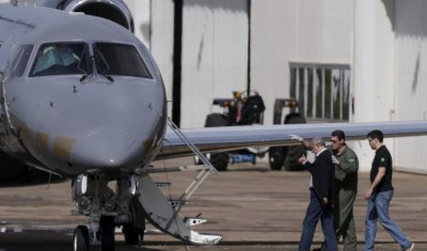 Из-за драки сел самолет - ВИДЕО