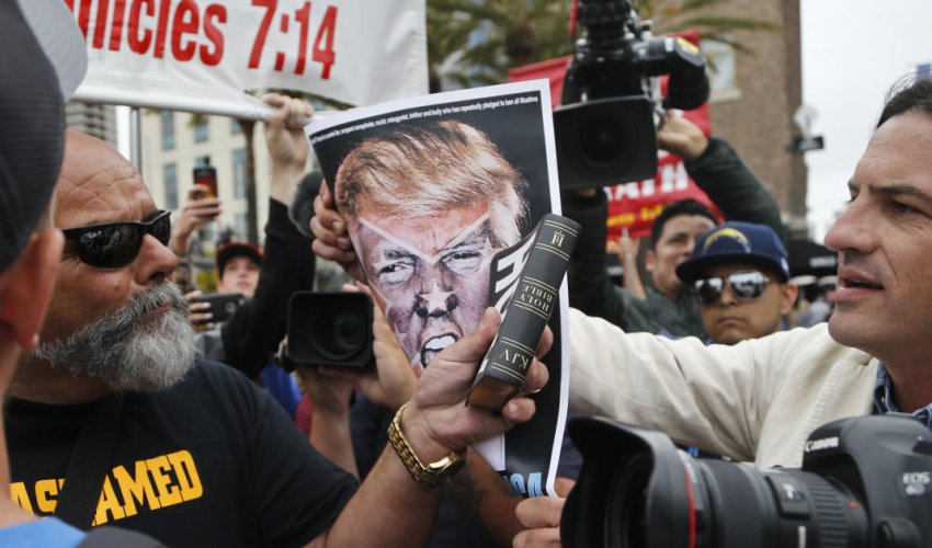 2 ştatda etiraz aksiyaları - Trampa qarşı