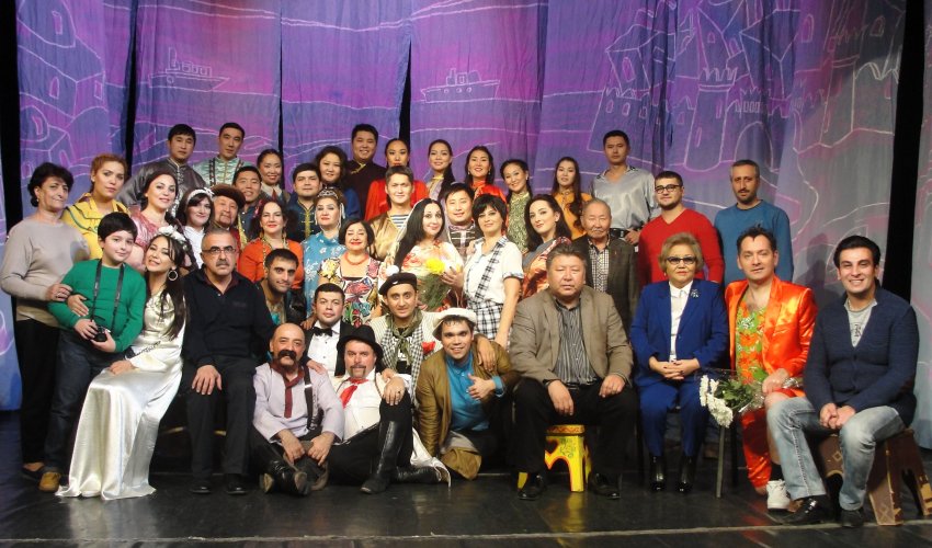 Gənc Tamaşaçılar Teatrının aktyorları fəxri ad və mükafatlar qazandı - FOTOLAR