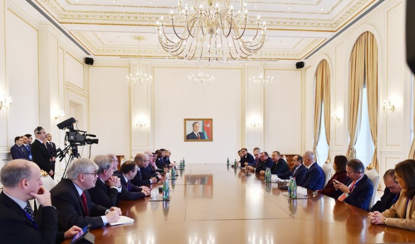 İlham Əliyev Konqres iştirakçılarını qəbul edib - FOTOLAR