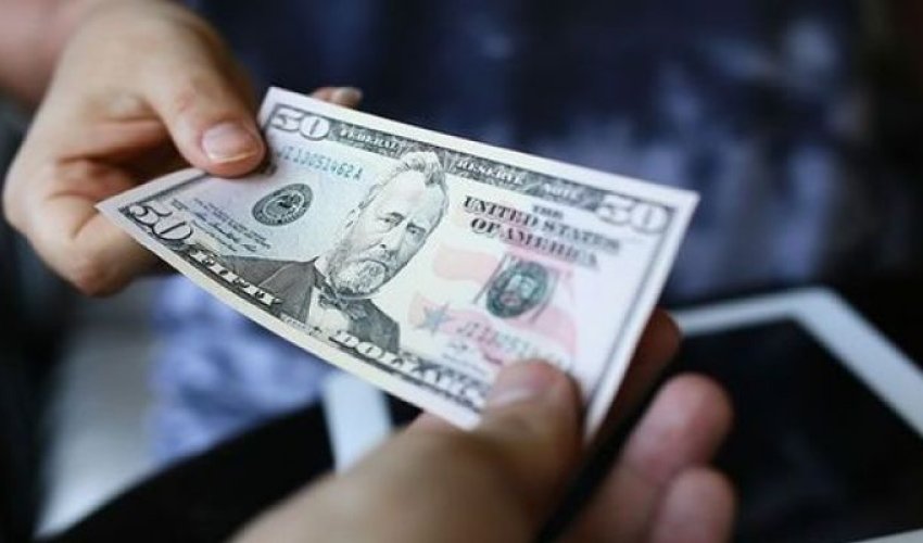 “Qara bazar”da dollar ucuzlaşdı