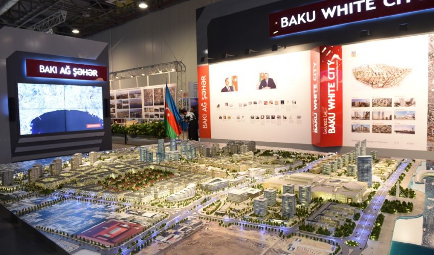 İlham Əliyev Beynəlxalq Daşınmaz Əmlak və İnvestisiya Sərgisini ziyarət etdi