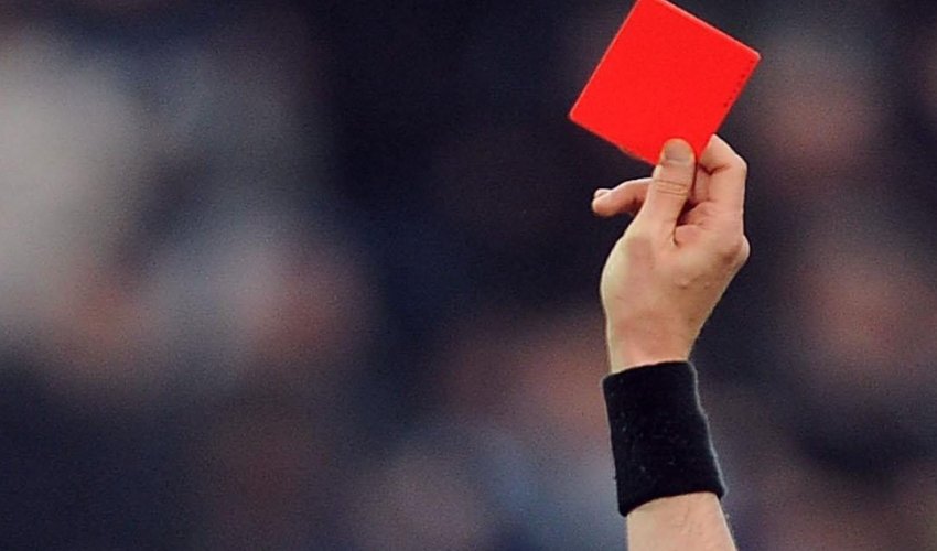 Futbolçular azarkeşlәrә qırmızı vәrәqә göstәrәcәk