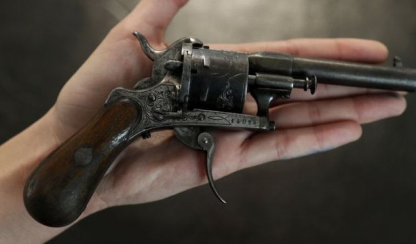 Gun that wounded French poet Rimbaud sold at auction