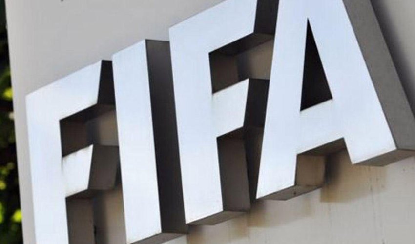 FİFA bütün çempionatlarda sükut elan etdi