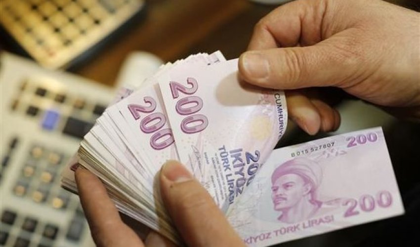 Türkiyədə dollar yeni rekord səviyyəyə yüksəldi