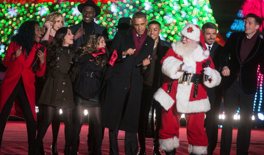 Barak Obama “Jingle Bells” mahnısını oxudu – VİDEO