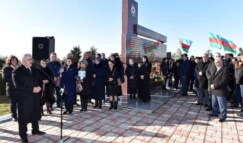 “Günəşli” yatağı və “Neft Daşları”nda həlak olmuş neftçilərin xatirəsi yad edildi - VİDEO
