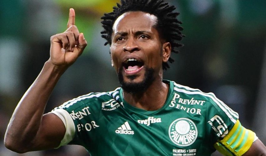 42 yaşlı Ze Roberto ilə yeni müqavilə imzalandı