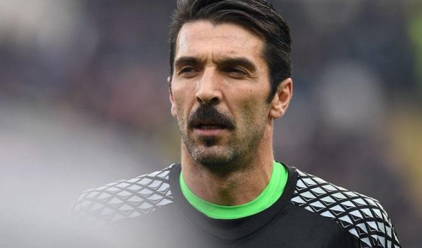 Buffon bunu da bacardı