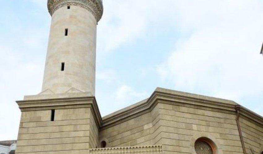 İlham Əliyev “Bəylər” məscidində aparılan abadlıq işləri ilə tanış oldu