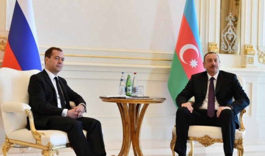 Medvedev İlham Əliyevə zəng etdi